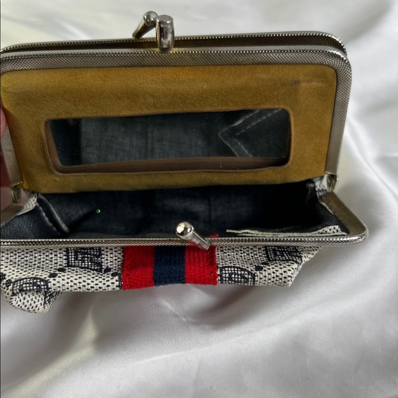 Adorable Vintage Compact Sewing Kit Orange Scissors & Carrying‎ Case Collectible - Picture 2 of 3